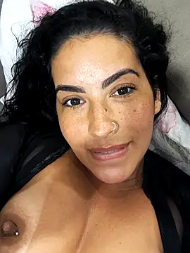 Snapshot of Danivinix chatting on February 10, 2026, 1:43 am Danivinix online show from February 10, 2026, 1:43 am