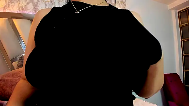 Aisha poweer online show from October 20, 2025, 2:01 am