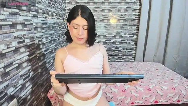 xxxEmmaxx online show from January 6, 2026, 3:10 am