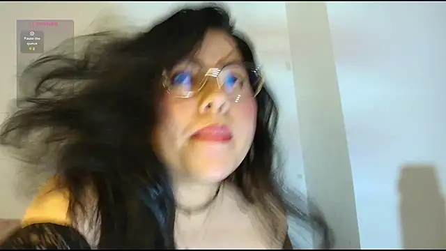 kute jess online show from October 7, 2025, 3:25 am