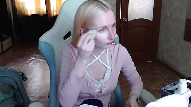 Cutti Crystal online show from April 23, 2026, 12:45 am