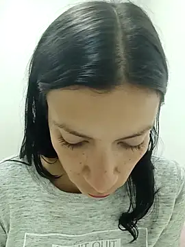 kim lebanon online show from November 25, 2025, 4:23 am