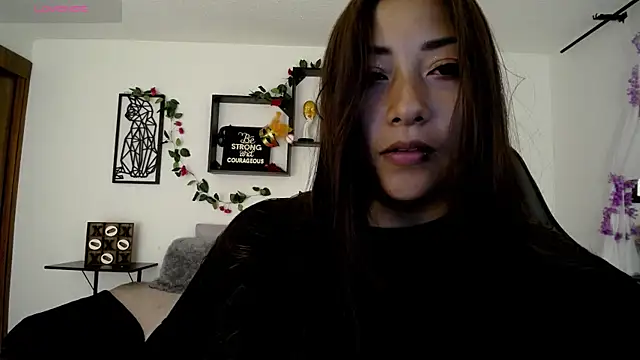 Mia 1120 online show from April 1, 2026, 8:17 pm