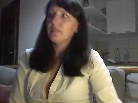 Snapshot of Elena48324 chatting on September 22, 2025, 6:10 pm Elena48324 online show from September 22, 2025, 6:10 pm