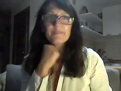 Snapshot of Elena48324 chatting on October 6, 2025, 5:43 pm Elena48324 online show from October 6, 2025, 5:43 pm