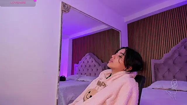 Starbutterflyy  online show from November 29, 2025, 4:04 am