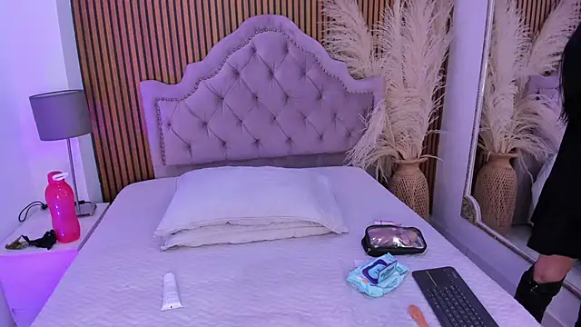 Starbutterflyy  online show from February 23, 2026, 5:05 am