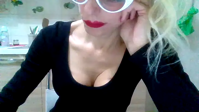 Kelly80 online show from October 21, 2025, 4:19 pm