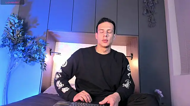 Dustin Sonne online show from November 25, 2025, 3:39 am