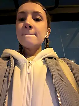 katexxxx online show from November 5, 2025, 5:57 pm