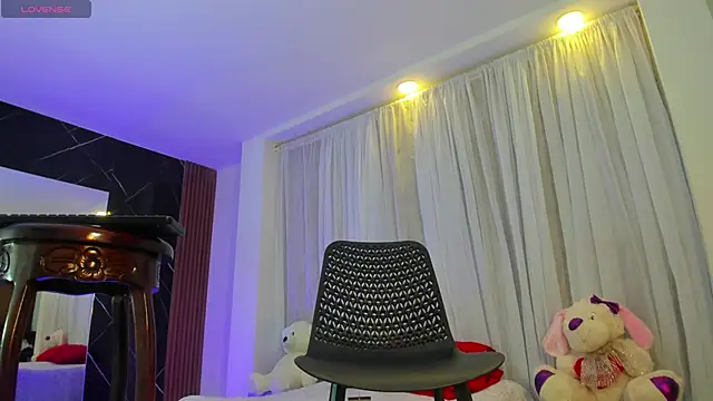 Vicky Hottman online show from March 27, 2026, 9:47 pm