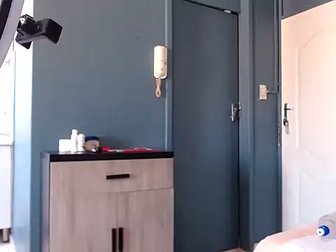 CuteHugeAxx online show from October 3, 2025, 12:35 pm