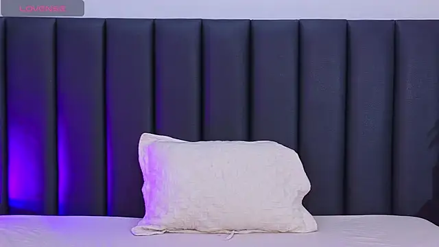 Marthina online show from April 14, 2026, 9:21 pm