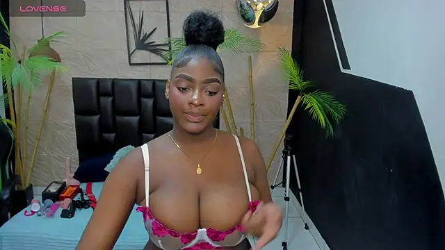 Snapshot of alana_bonny chatting on April 11, 2026, 12:31 pm alana bonny online show from April 11, 2026, 12:31 pm