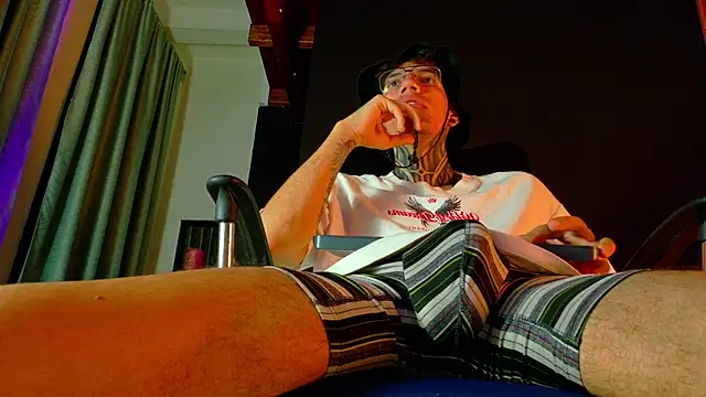 Snapshot of david_huge chatting on July 18, 2026, 5:55 am david huge online show from July 18, 2026, 5:55 am