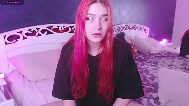 Snapshot of Lili_Luuu chatting on January 19, 2026, 3:43 am Lili Luuu online show from January 19, 2026, 3:43 am