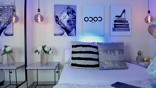 Samantha hotly online show from April 21, 2026, 3:17 pm