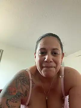 PrettyKittyMia online show from May 14, 2026, 4:36 pm