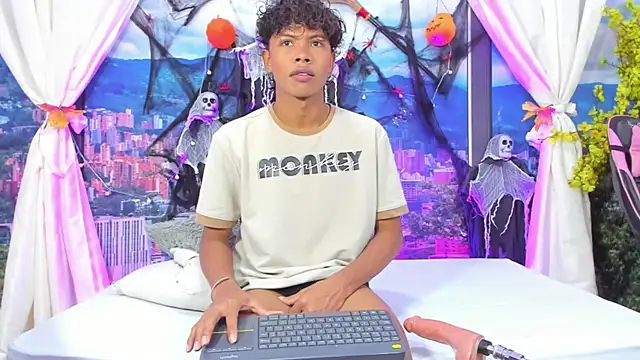 MilthonDelis online show from October 28, 2025, 5:00 am