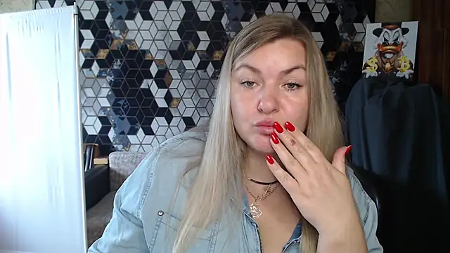 NikaSkylink online show from May 13, 2026, 4:54 am