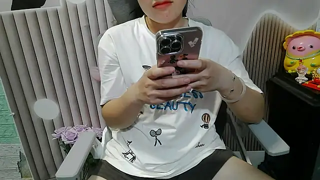 Snapshot of Emachiii chatting on October 2, 2025, 12:39 am Emachiii online show from October 2, 2025, 12:39 am