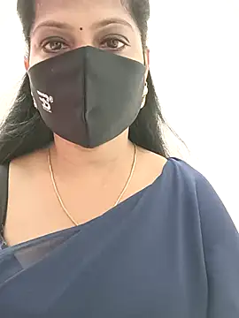 Snapshot of shivani27 chatting on October 12, 2025, 8:02 am shivani27 online show from October 12, 2025, 8:02 am