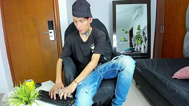 Davide 444 online show from October 7, 2025, 4:31 am