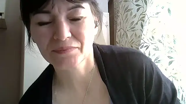 Snapshot of Krystal_82 chatting on February 3, 2026, 9:47 am Krystal 82 online show from February 3, 2026, 9:47 am