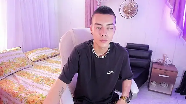 Dereck Boy8 online show from October 31, 2025, 8:10 pm