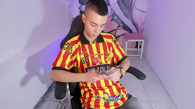 Dereck Boy8 online show from November 7, 2025, 7:36 pm