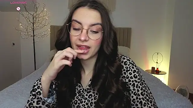 Real cutie1 online show from April 17, 2026, 1:25 pm