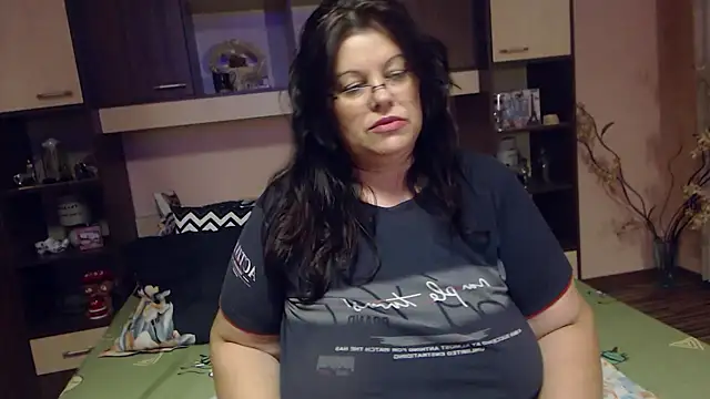 Claudia 71love online show from October 24, 2025, 9:33 pm