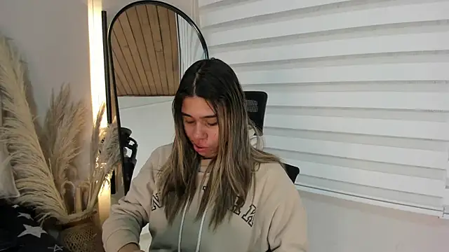 Rachell criss online show from October 28, 2025, 4:05 am