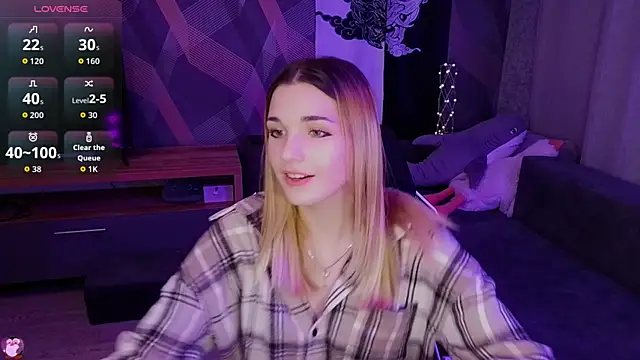 Sandy Belle online show from November 30, 2025, 9:41 pm