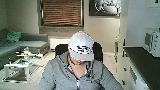 Dartanjanas13 online show from November 12, 2025, 5:35 pm