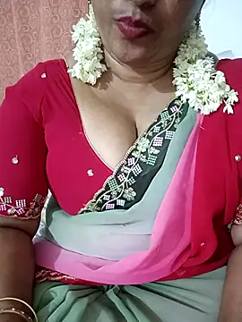 Snapshot of Swetyhoney chatting on October 2, 2025, 3:41 pm Swetyhoney online show from October 2, 2025, 3:41 pm