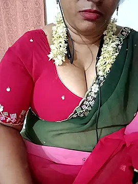 Snapshot of Swetyhoney chatting on October 3, 2025, 7:44 pm Swetyhoney online show from October 3, 2025, 7:44 pm