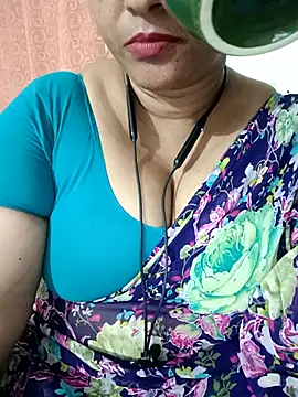 Snapshot of Swetyhoney chatting on October 6, 2025, 6:49 pm Swetyhoney online show from October 6, 2025, 6:49 pm