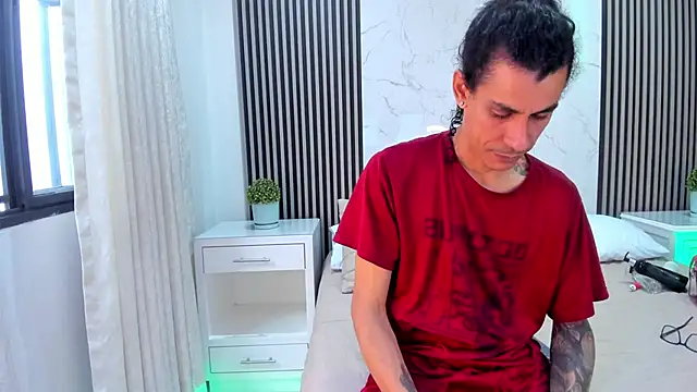 Snapshot of JackAndRosse_ chatting on July 2, 2026, 12:33 pm JackAndRosse online show from July 2, 2026, 12:33 pm