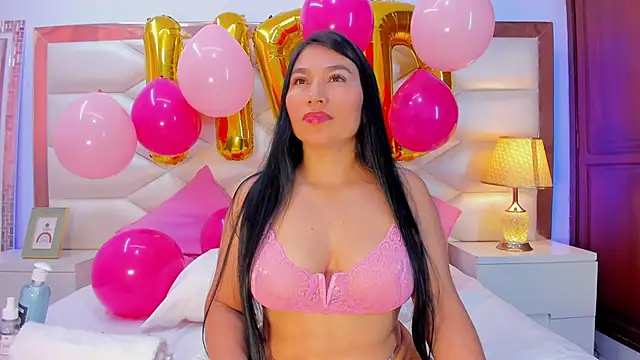 Snapshot of KarinaGomezxxx chatting on October 8, 2025, 2:14 pm KarinaGomezxxx online show from October 8, 2025, 2:14 pm