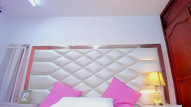 Snapshot of KarinaGomezxxx chatting on October 9, 2025, 1:42 pm KarinaGomezxxx online show from October 9, 2025, 1:42 pm