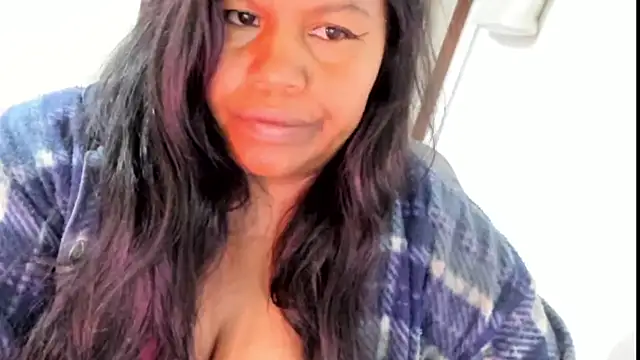 Snapshot of ebonylouissexyhot chatting on November 7, 2025, 10:32 pm ebonylouissexyhot online show from November 7, 2025, 10:32 pm