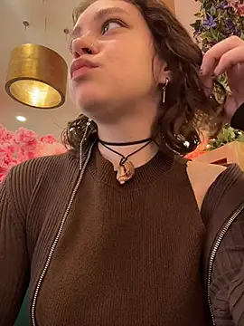 lucy-joy online show from November 1, 2025, 8:16 am