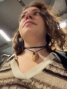 lucy-joy online show from November 26, 2025, 11:33 am