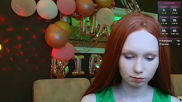 Snapshot of FoxyMira chatting on June 18, 2026, 5:28 pm FoxyMira online show from June 18, 2026, 5:28 pm