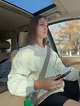 DollyTall online show from October 31, 2025, 7:31 am