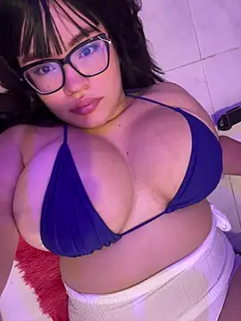 Snapshot of Emily_Taylor2 chatting on April 8, 2026, 2:00 am Emily Taylor2 online show from April 8, 2026, 2:00 am