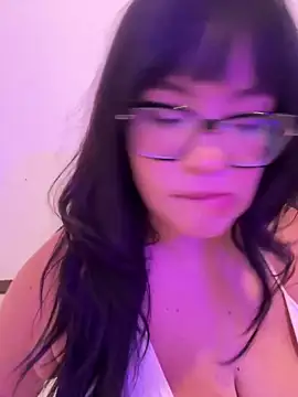 Snapshot of Emily_Taylor2 chatting on April 22, 2026, 2:03 am Emily Taylor2 online show from April 22, 2026, 2:03 am