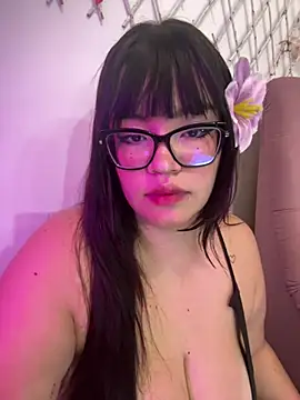 Snapshot of Emily_Taylor2 chatting on July 10, 2026, 2:05 am Emily Taylor2 online show from July 10, 2026, 2:05 am