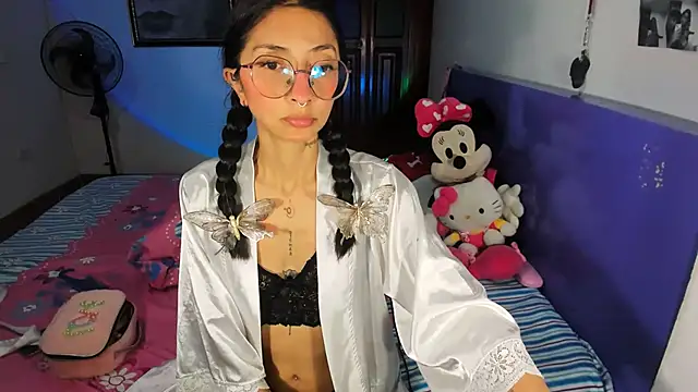Anais lux online show from July 1, 2026, 12:01 am